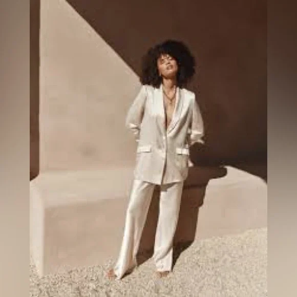 DISSH Oversized Kiah Pearl Satin Blazer US 4 NWT New jacket cream neutral button - Picture 2 of 16